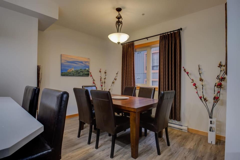 Premium Mountain Condo 2 Bed 25 Bath 225 Grizzly Apartment in Canmore
