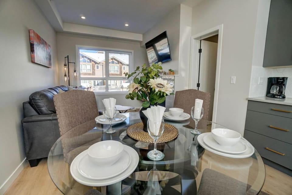 Skyline Peaks 3 Bed 3 Level, 35 Bath House in Canmore