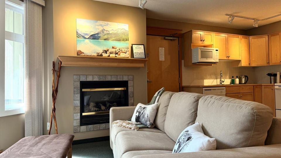 Rocky Mountain Retreat - 2 bed 2 bath Apartment in Canmore