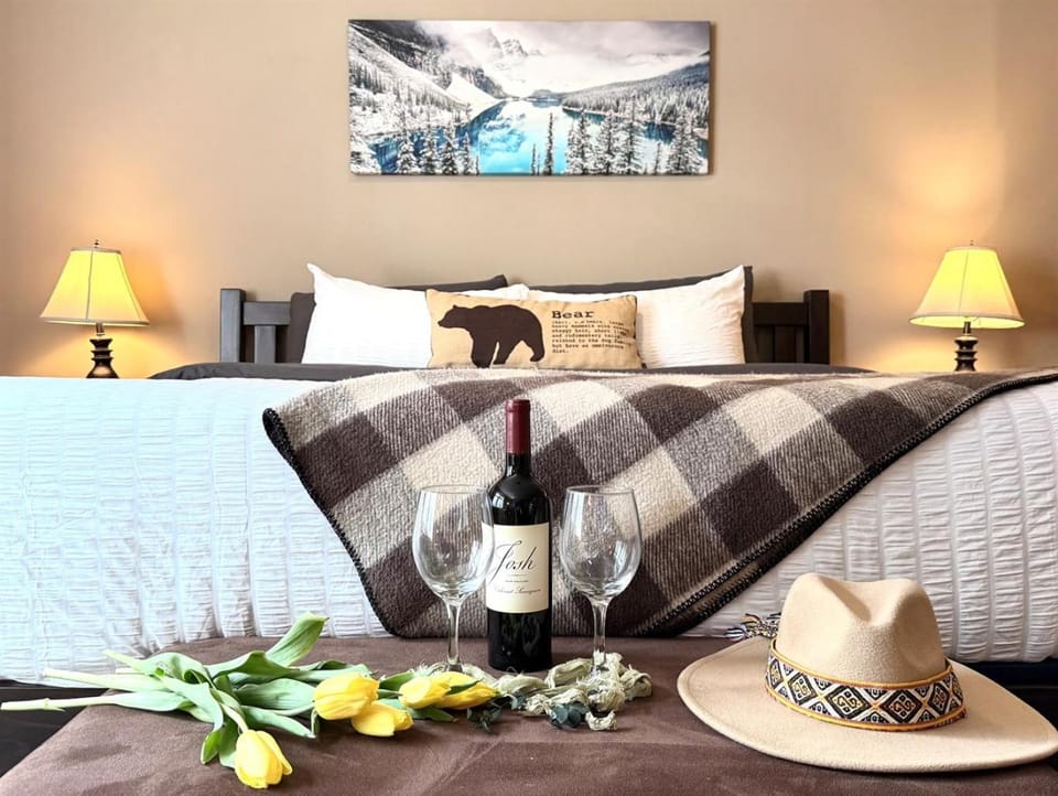 Rocky Mountain Retreat - 2 bed 2 bath Apartment in Canmore