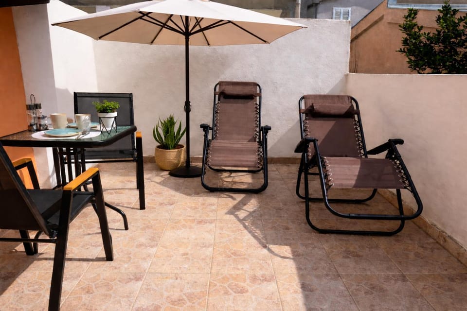 Balcony/Terrace, sunbed