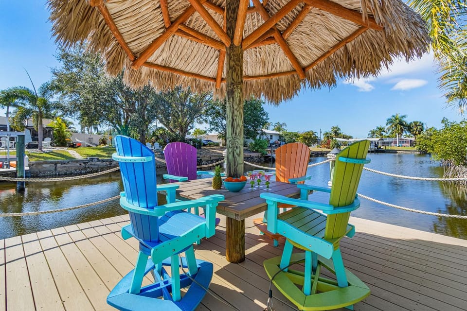 Waterfront Fun with Pool, Hot Tub, Dock & Gulf Access Getaway - Villa South Cape - Roelens House in Cape Coral