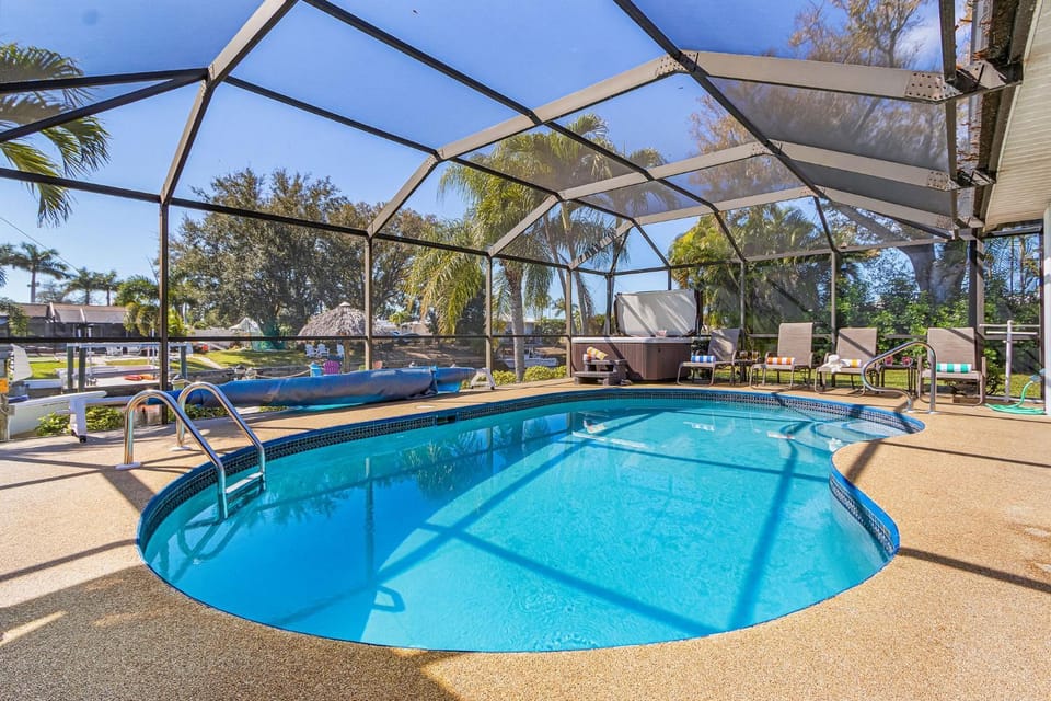 Waterfront Fun with Pool, Hot Tub, Dock & Gulf Access Getaway - Villa South Cape - Roelens House in Cape Coral