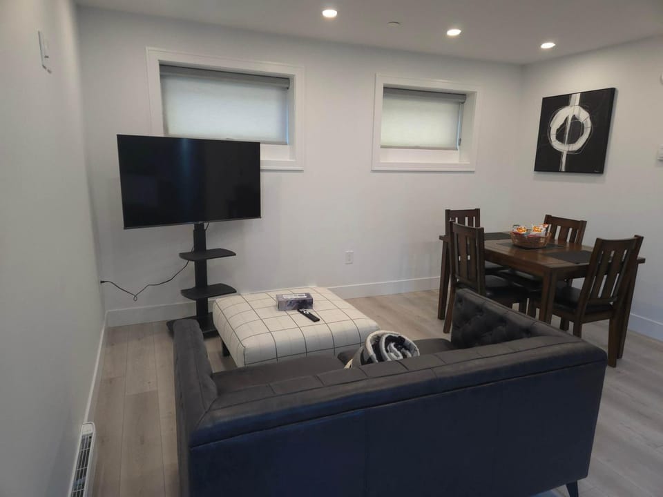 TV and multimedia, Living room, Dining area