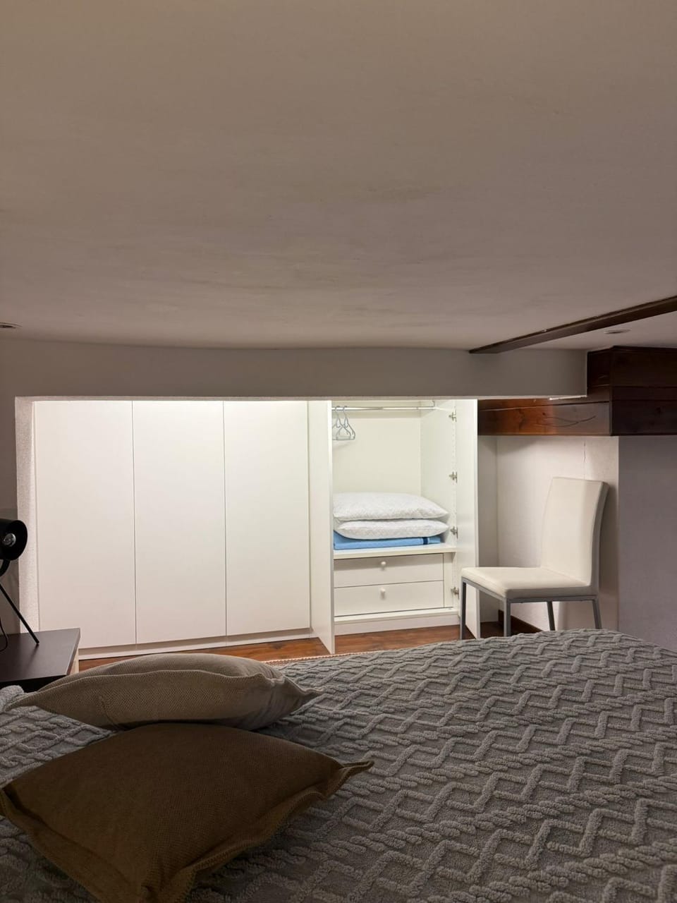 Bed, Bedroom, locker