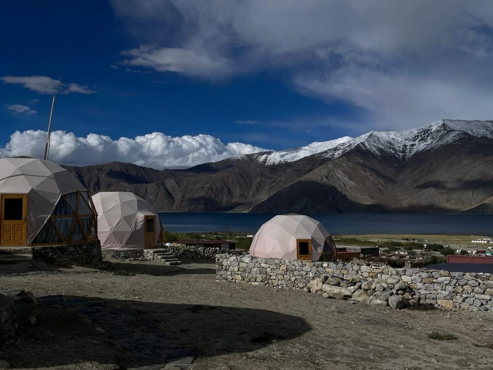 Property building, Natural landscape, Lake view, Lake view, Mountain view