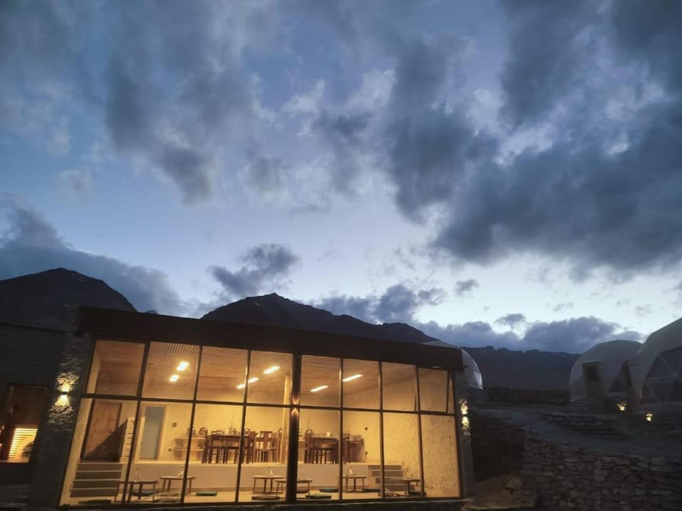Restaurant/places to eat, Night, Natural landscape, Coffee/tea facilities, Mountain view, Buffet breakfast, Location, Sunset, internet