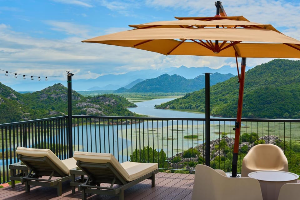 View (from property/room), Balcony/Terrace, Lake view