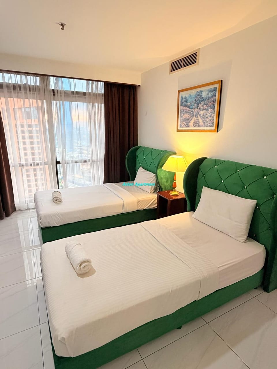 Bed, Living room, Photo of the whole room, Seating area, Bedroom, towels