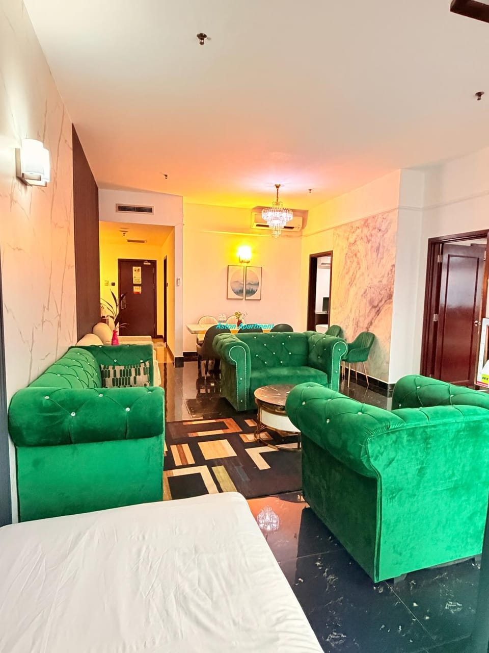 TV and multimedia, Living room, Photo of the whole room, Seating area, Bedroom