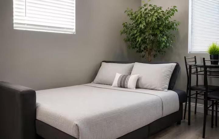 Furnished 1BR Private Unit with Wifi & Utilities - Washer Dryer - Sleeps 4 Apartment in North Hills