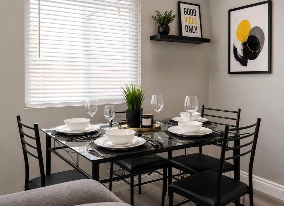 Furnished 1BR Private Unit with Wifi & Utilities - Washer Dryer - Sleeps 4 Apartment in North Hills