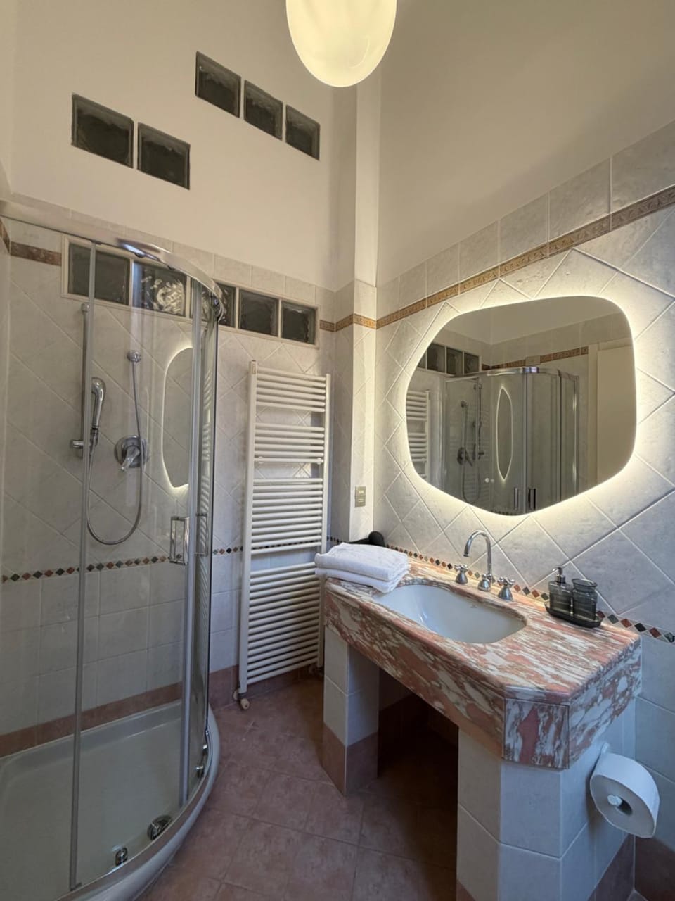 Shower, Bathroom, towels