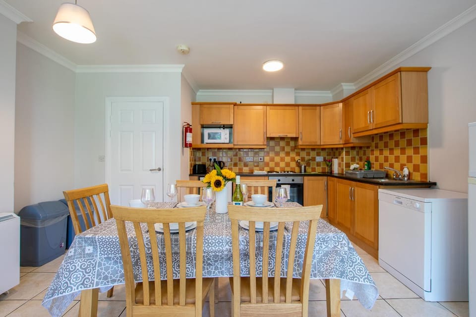 Kitchen or kitchenette, Dining area, oven, stove, toaster