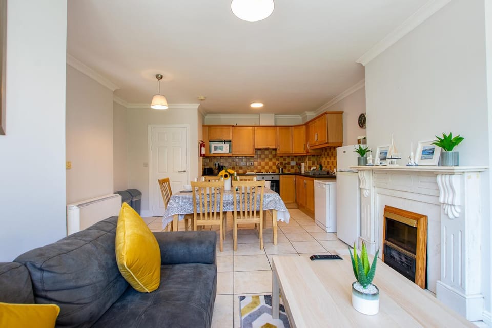 Kitchen or kitchenette, Living room, Dining area
