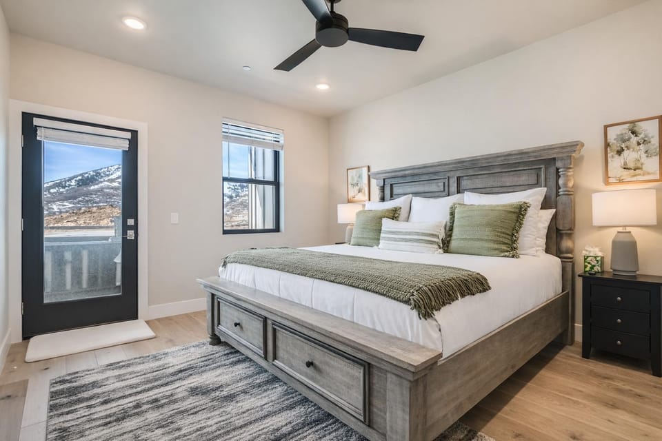 Pet Friendly! Winston's Lodge at Helling 203 condo Apartment in Jordanelle Reservoir