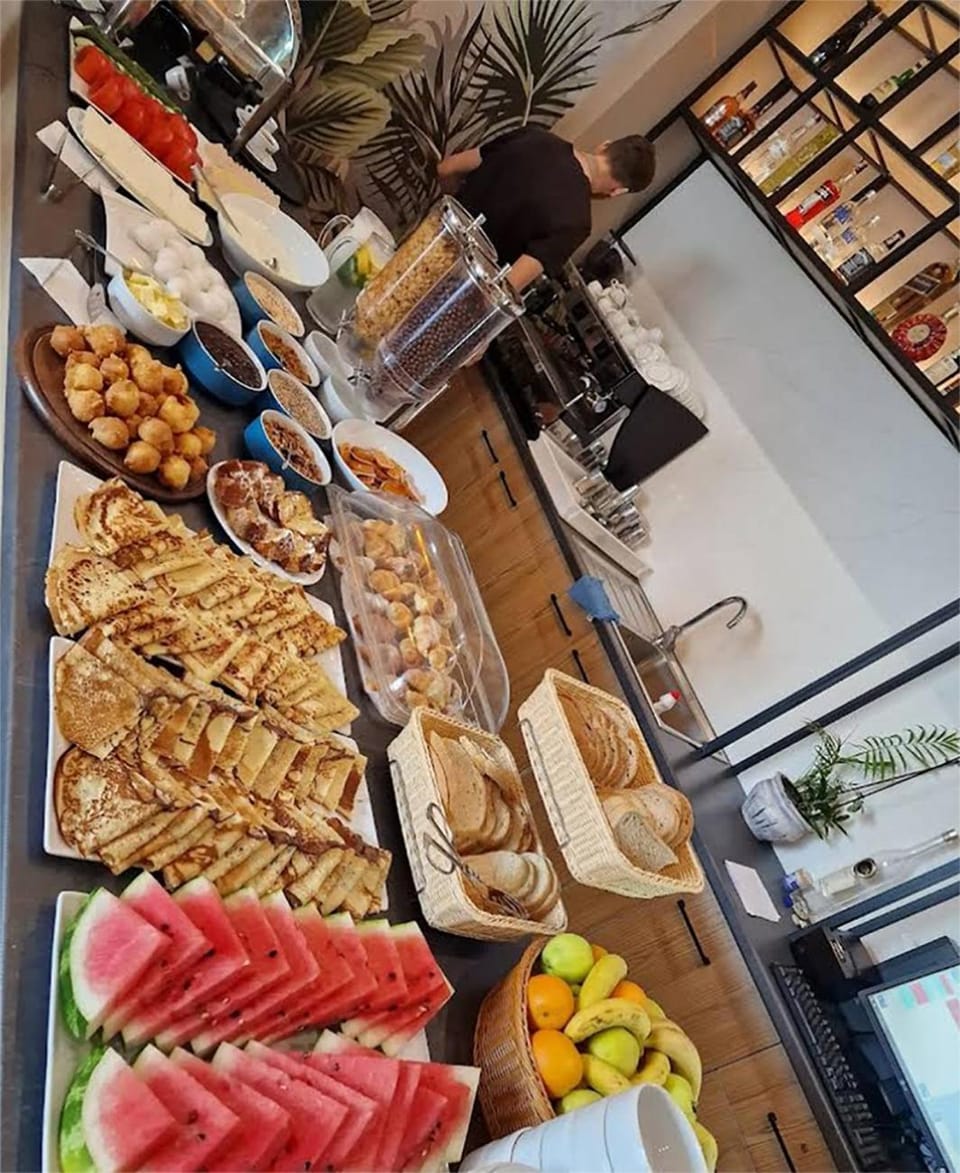 Food and drinks, Food, Breakfast, Continental breakfast, Buffet breakfast