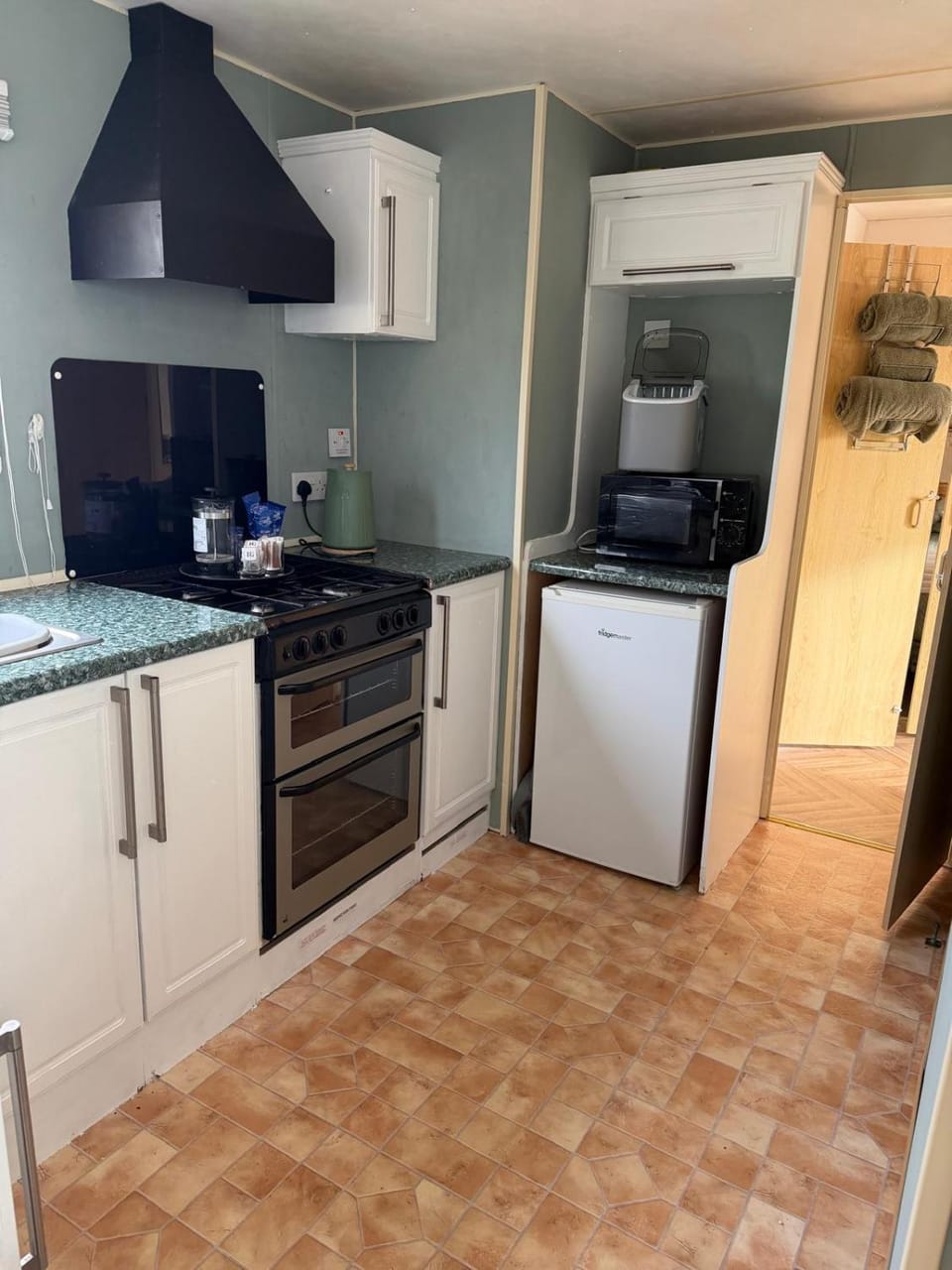 Paulines Place Campground/ 
RV Resort in Fishguard Holiday Park