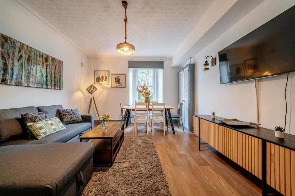 Wee Thistle Den Sleep 5, Central Gem! Apartment in Edinburgh
