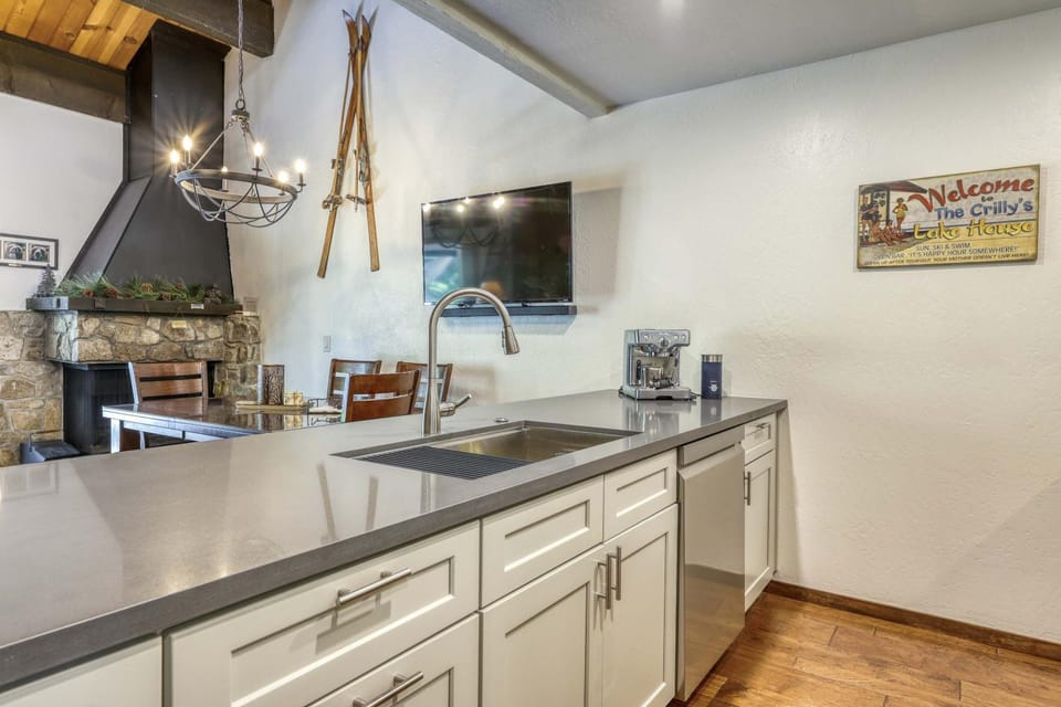 Creekside Comfort Meets Tahoe Adventure - Your Stylish Getaway in Kings Beach House in Tahoe Vista