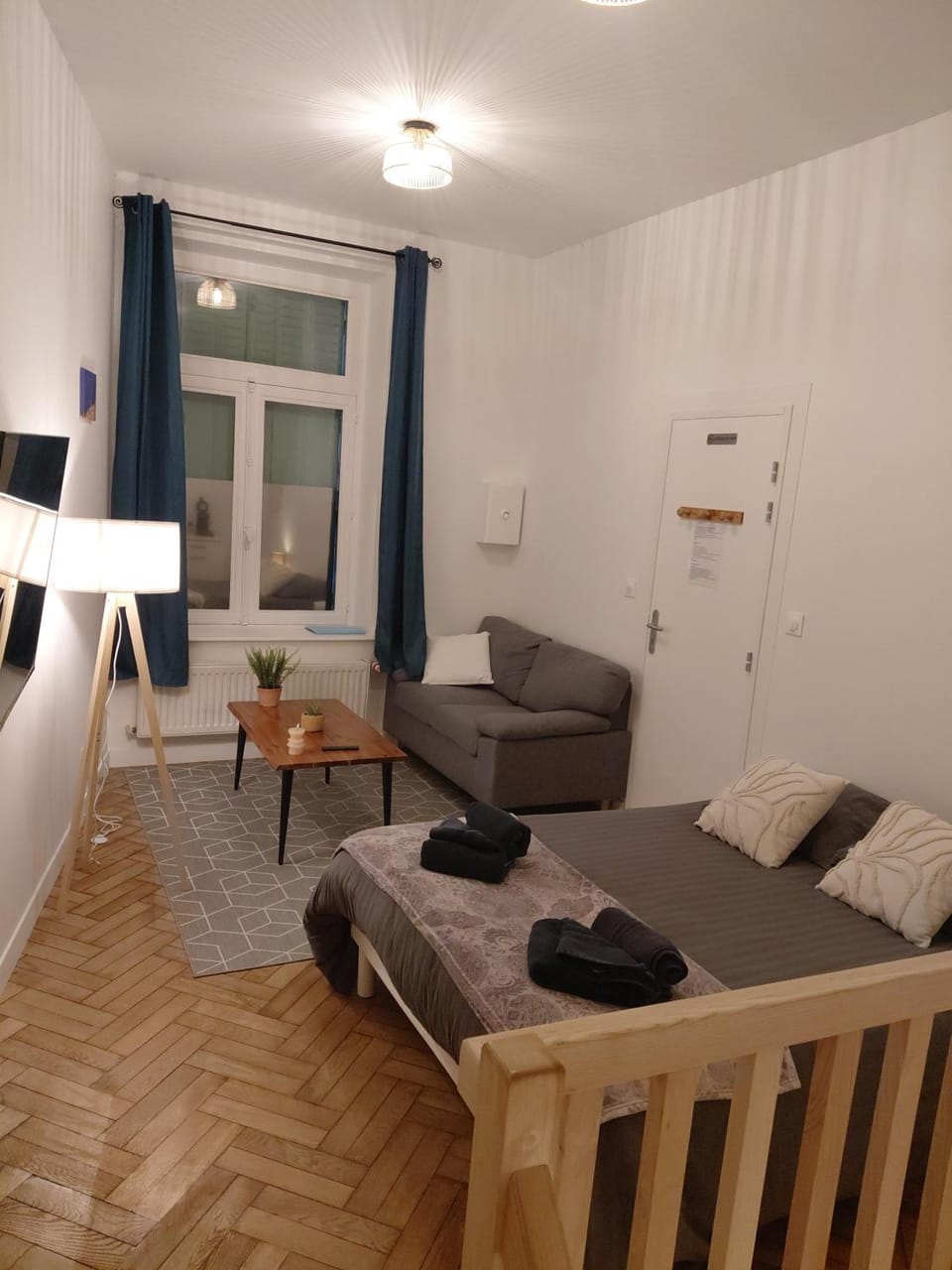 Bed, Living room, Photo of the whole room