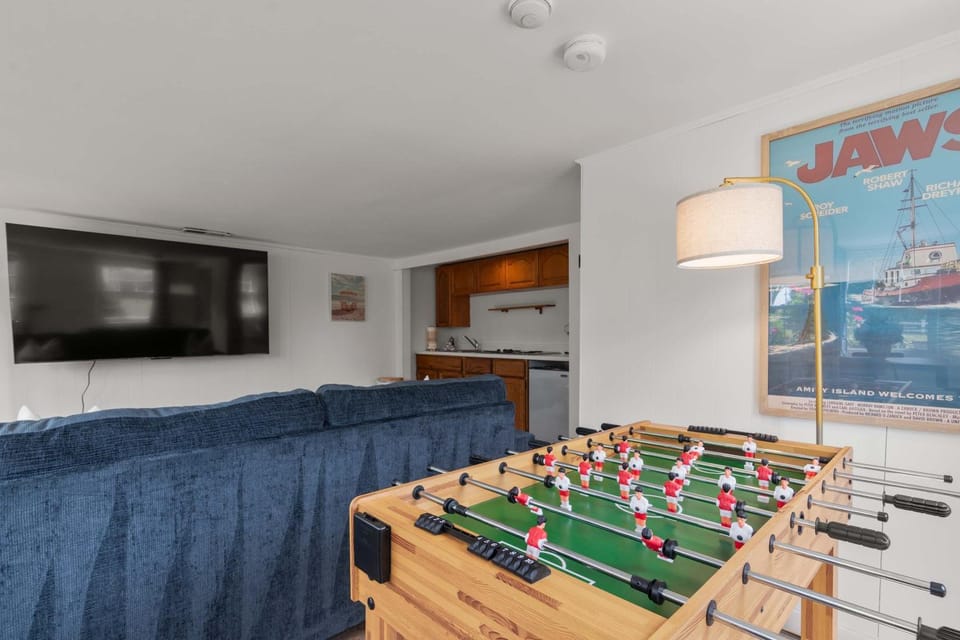 450 ft to Raycroft Beach Game Room Dog Friendly House in Dennis Port
