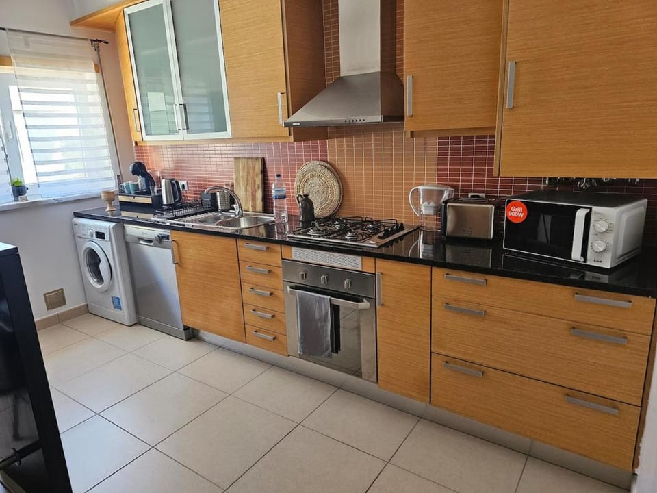 Coffee/tea facilities, Kitchen or kitchenette, dishwasher, microwave, oven, stove, toaster, dryer