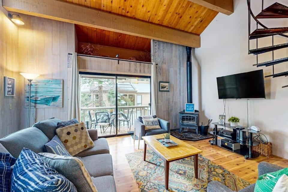 Family-Friendly Condo with Pool Tennis Deck & Walk to Beach Access House in Tahoe Vista