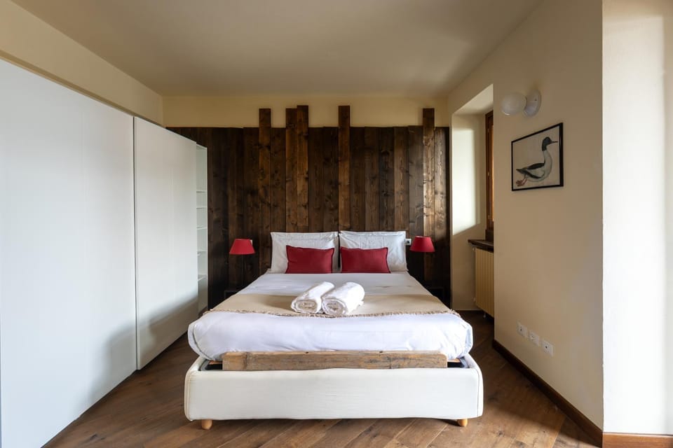 Bed, Bedroom, towels, wardrobe