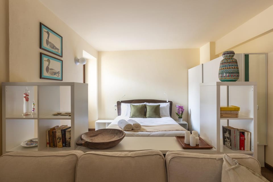 Bed, Bedroom, locker, towels