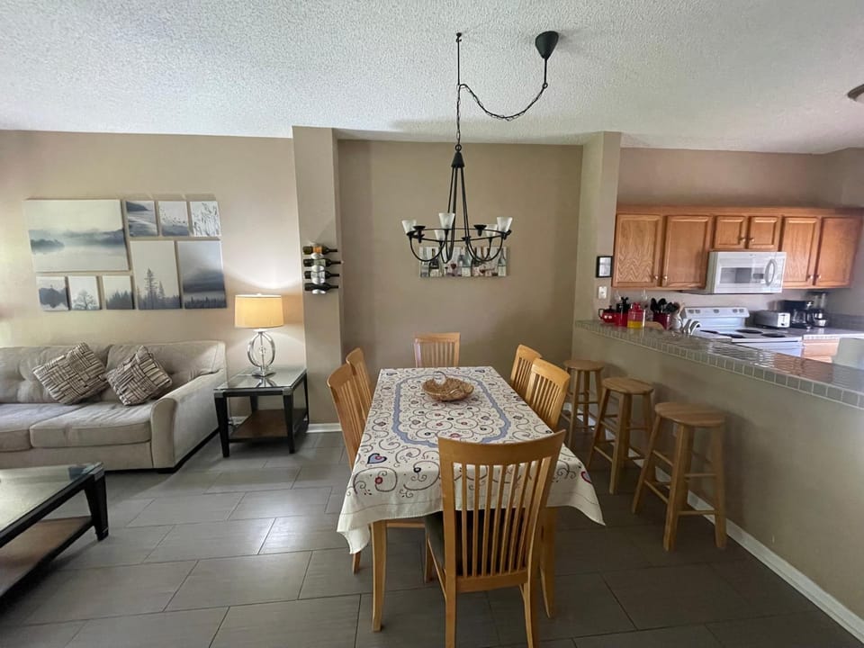 Pet Friendly Couples Retreat - Emerald Island Resort House in Osceola County