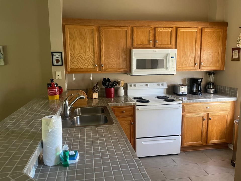 Pet Friendly Couples Retreat - Emerald Island Resort House in Osceola County