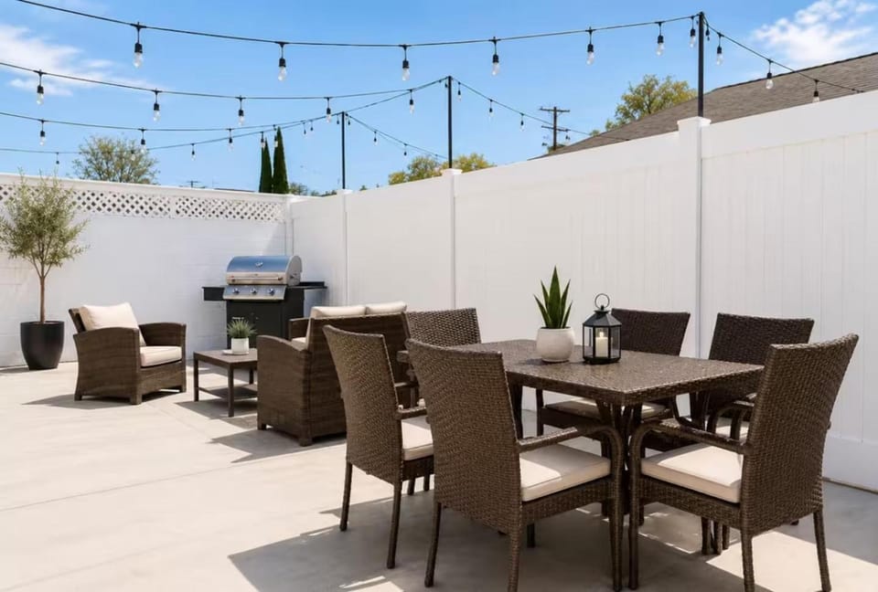 2BR Private Home - Free Parking Wifi & Utilities - Near Universal - Pets Allowed Apartment in North Hills