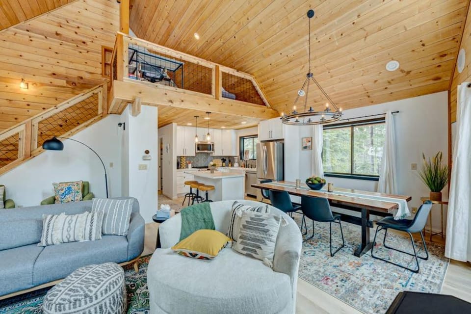 Cozy-Chic Mountain Getaway in the Heart of Truckee House in Truckee