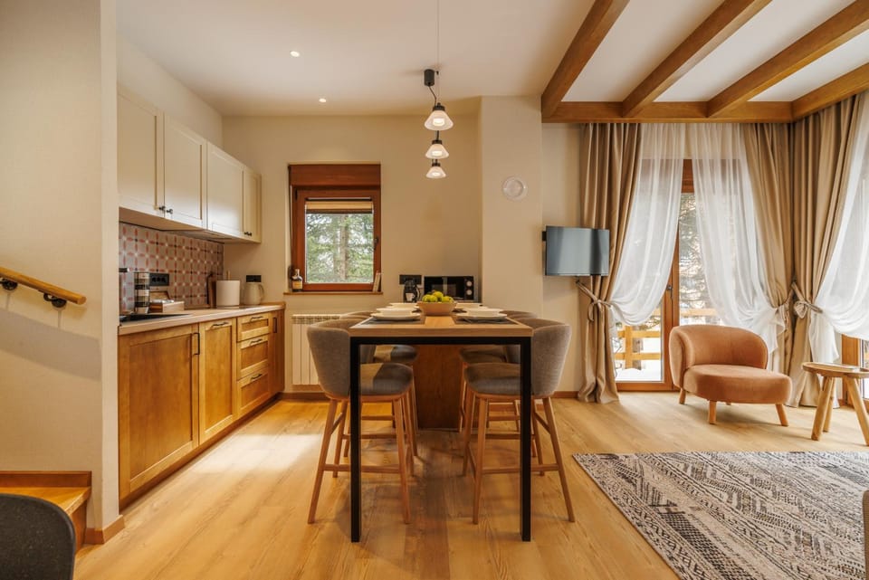 TV and multimedia, Kitchen or kitchenette, Dining area