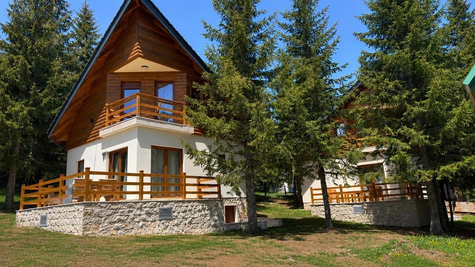 Property building, Day, Garden, Garden view
