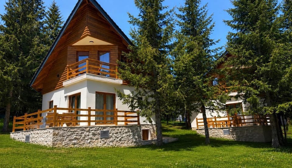 Property building, Day, Garden, Garden view