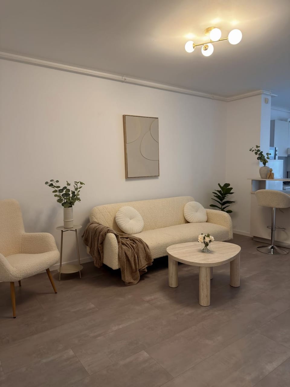 Modern Bright City Apartment Self check in Apartment in Timiș County