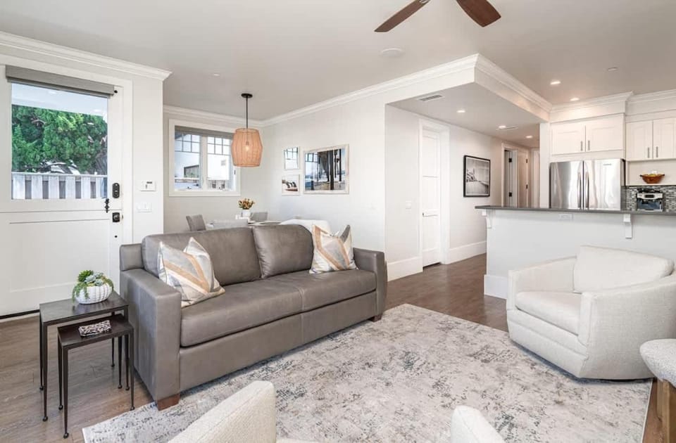 1225 W Balboa Blvd A & B - Coastal Luxury- Remodeled Duplex withRooftop Deck House in Balboa Peninsula