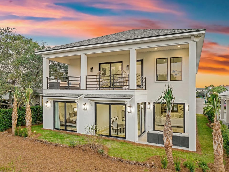Property building, Neighbourhood, Garden, Balcony/Terrace, Sunset