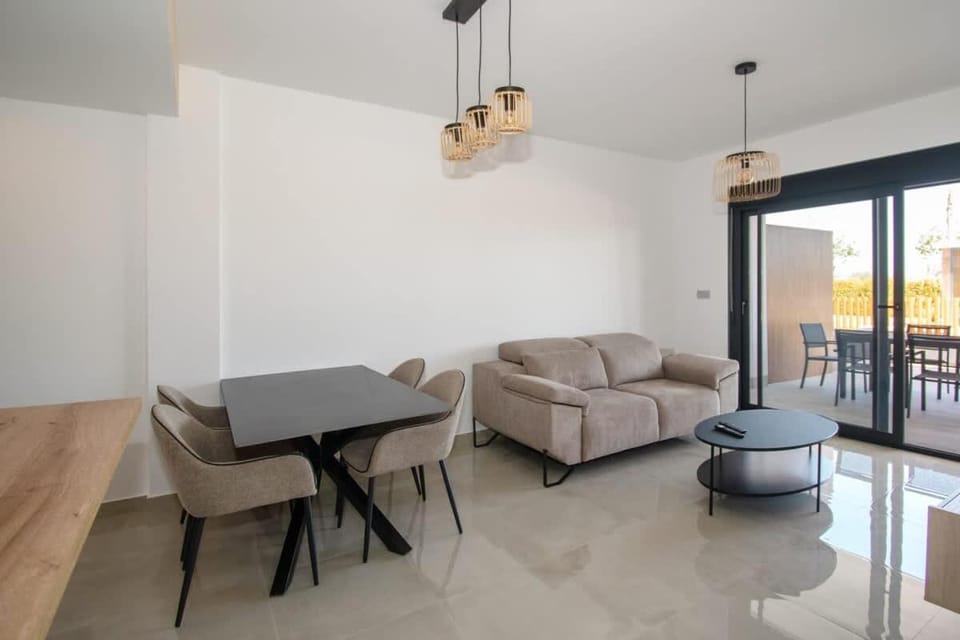 Appartement face a la piscine Apartment in Pilar de la Horadada