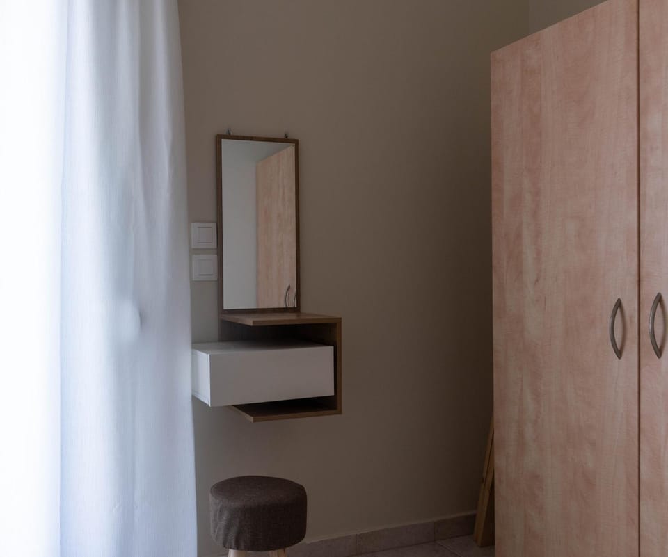 Bedroom, wardrobe