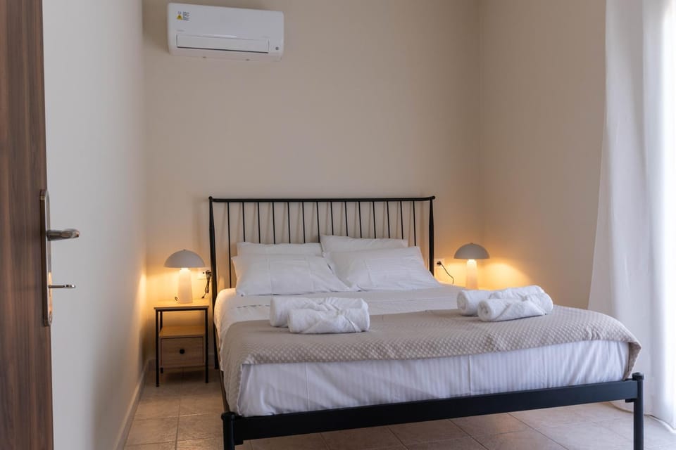 Bed, Photo of the whole room, Bedroom, towels, air conditioner