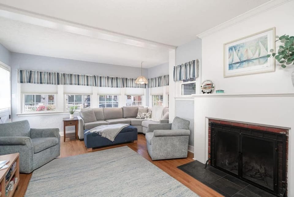 304 Ruby A & B - Charming Balboa Island Duplex House in Balboa Island