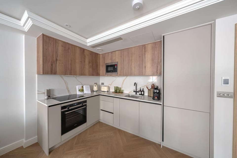 Coffee/tea facilities, Kitchen or kitchenette, dishwasher, oven, stove, toaster
