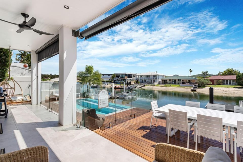 Marlin Cove Waterfront Villa House in Palm Beach