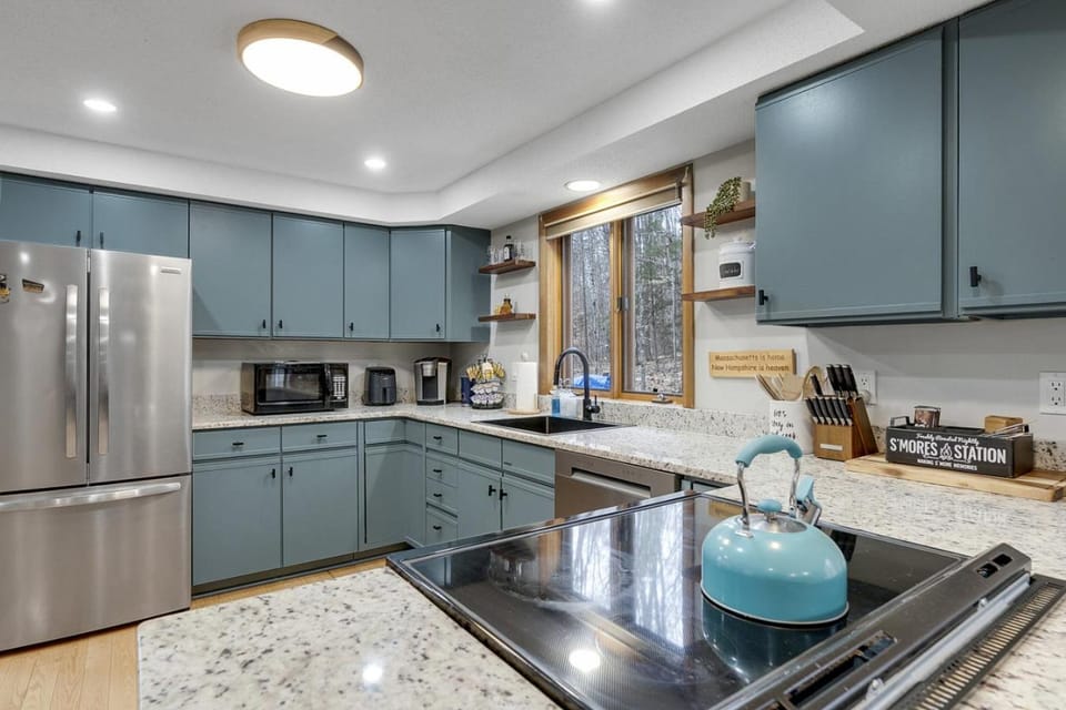 Waterville Retreat, Pools & Hot Tubs, Game Room House in Campton