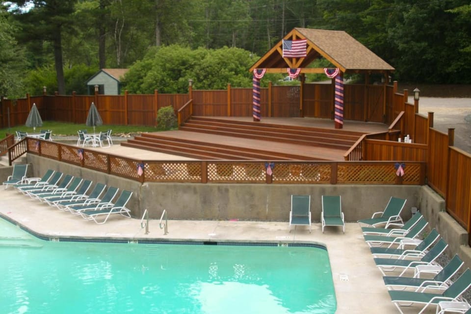 Adventure Retreat, Hot Tub & Pool, Waterville House in Campton