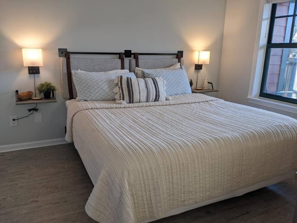 Renovated Chic Premium 1 bdrm House in Vernon Township