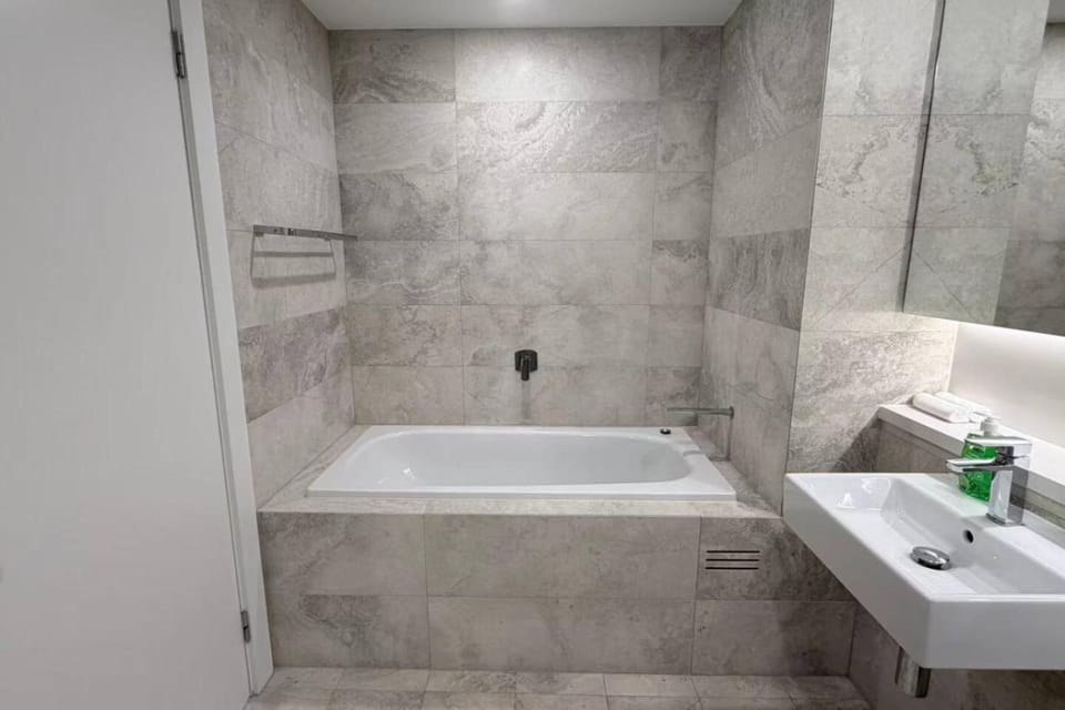 Bathroom, Bath, towels
